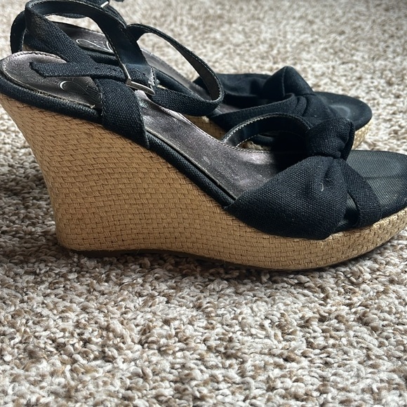 MIA 2 size 8 Black and Tan Wedges - Picture 3 of 10
